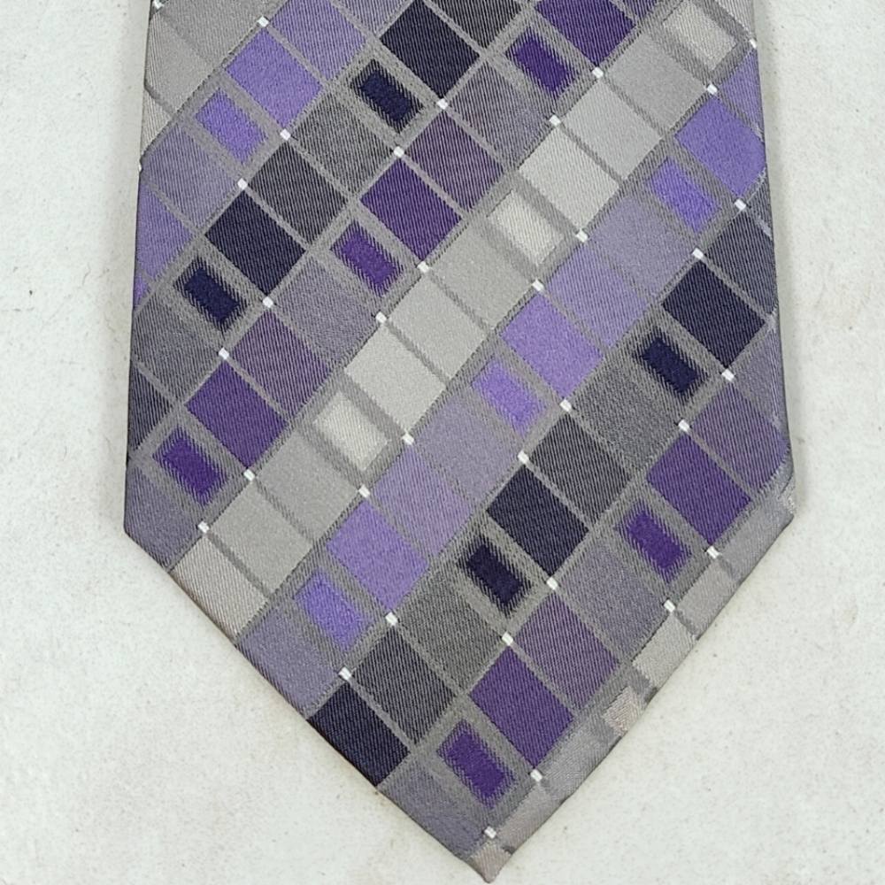 Kenneth Cole Reaction Purple Gray Geometric Print 100% Silk 3.5" Tie Necktie